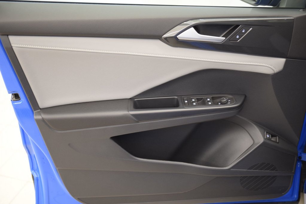 Volkswagen Taos HIGHLINE+19 POUCES+TOIT NOIR 2023 à Laval, Québec - 16 - w1024h768px