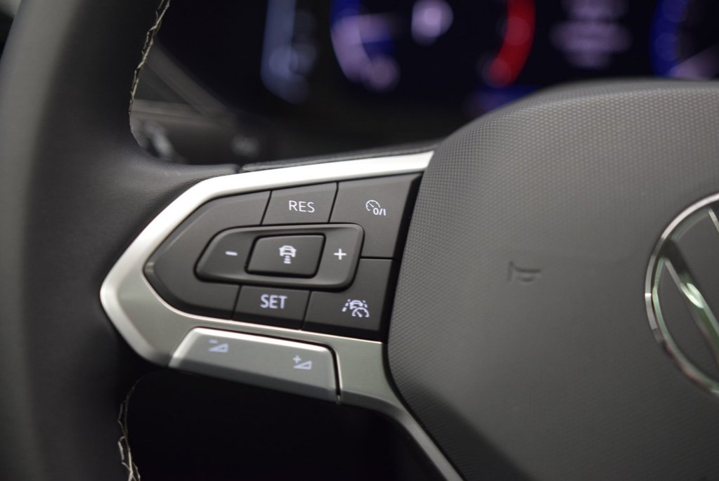 Volkswagen Taos HIGHLINE+19 POUCES+TOIT NOIR 2023 à Laval, Québec - 24 - w1024h768px