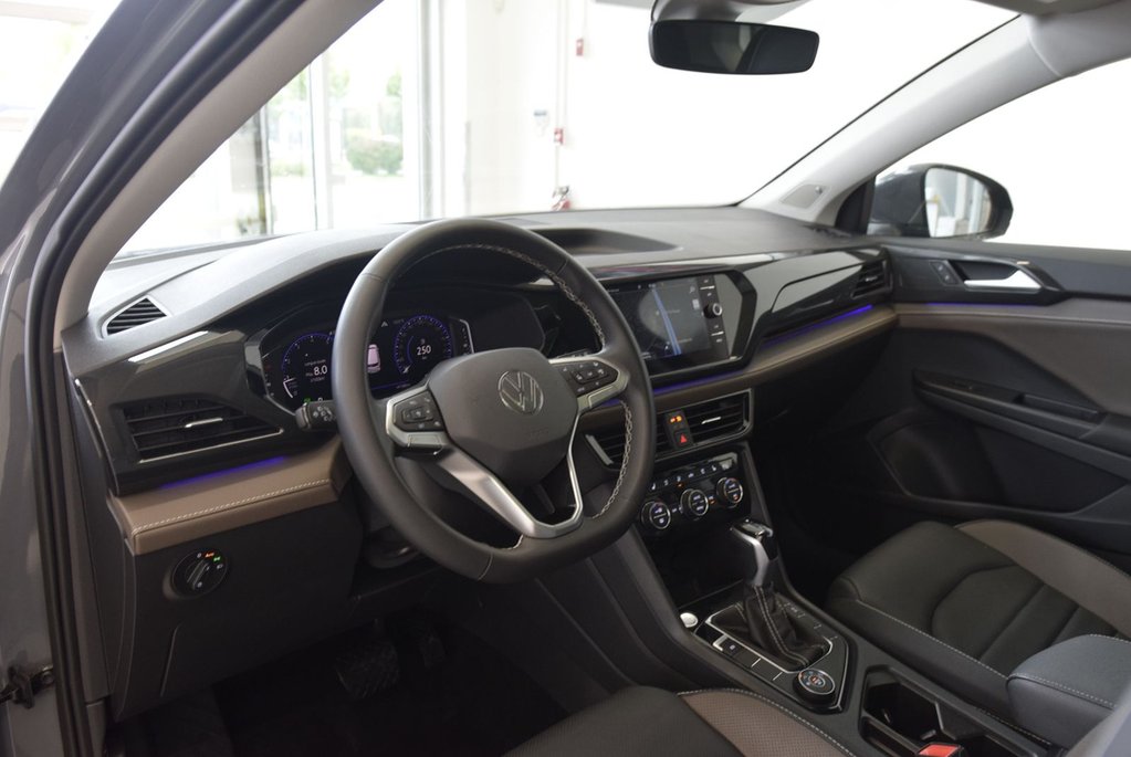Volkswagen Taos HIGHLINE+TOIT+CUIR+AWD+LED 2023 à Laval, Québec - 9 - w1024h768px