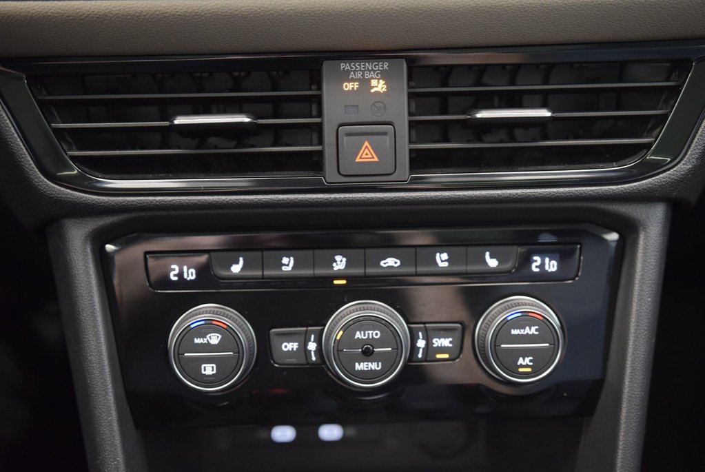 Volkswagen Taos HIGHLINE+TOIT+CUIR+AWD+LED 2023 à Laval, Québec - 17 - w1024h768px