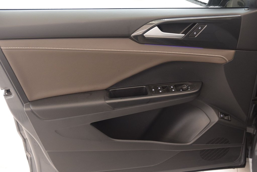 Volkswagen Taos HIGHLINE+TOIT+CUIR+AWD+LED 2023 à Laval, Québec - 26 - w1024h768px