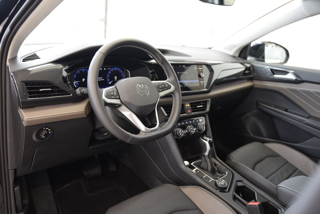 Volkswagen Taos HIGHLINE+ROUE NOIR+TOIT PANO 2024 à Laval, Québec - 19 - w1024h768px