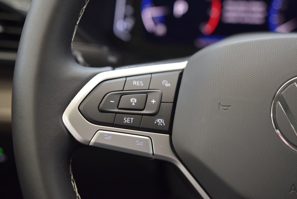 Volkswagen Taos HIGHLINE+ROUE NOIR+TOIT PANO 2024 à Laval, Québec - 24 - w1024h768px