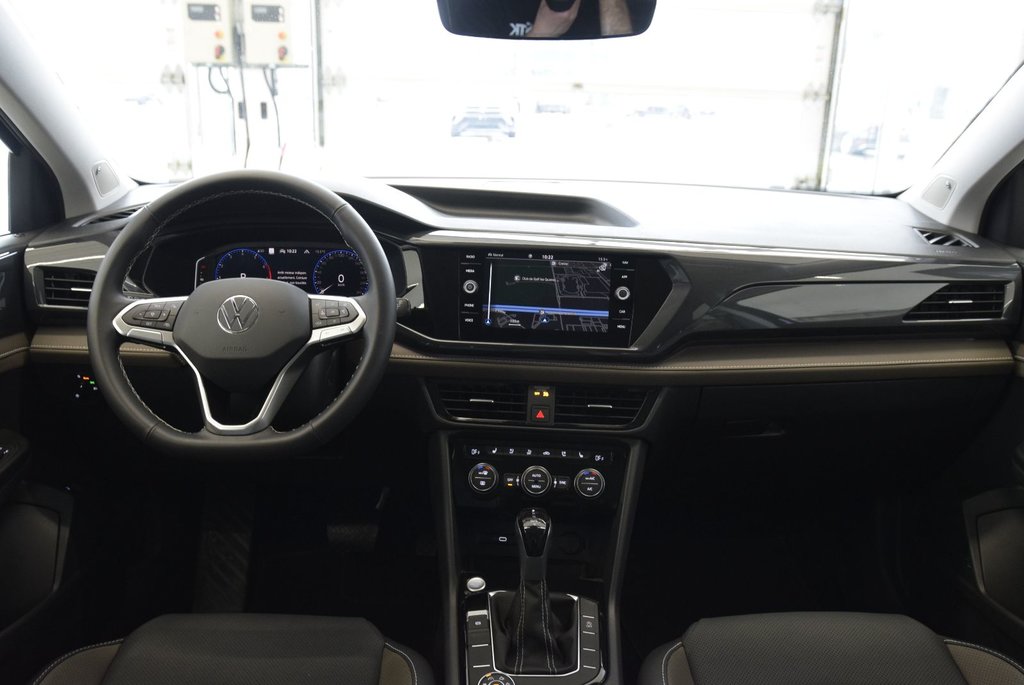 Volkswagen Taos HIGHLINE+ROUE NOIR+TOIT PANO 2024 à Laval, Québec - 22 - w1024h768px