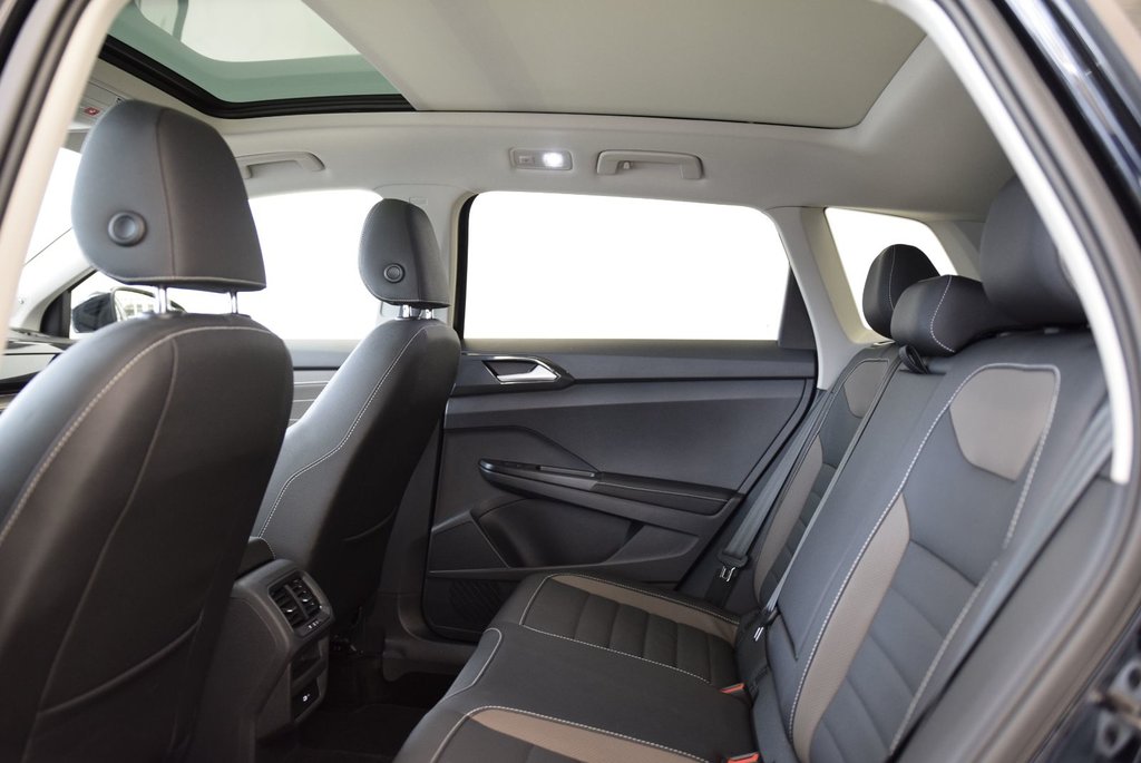 Volkswagen Taos HIGHLINE+ROUE NOIR+TOIT PANO 2024 à Laval, Québec - 21 - w1024h768px