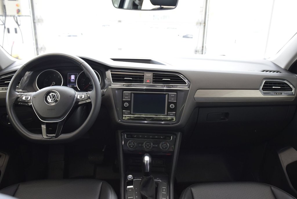 2020  Tiguan COMFORTLINE+TOIT PANO+CUIR in Laval, Quebec - 24 - w1024h768px