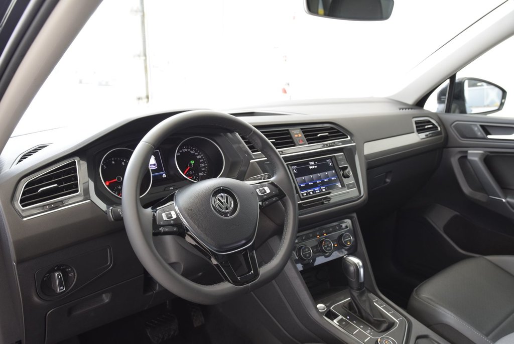 2020  Tiguan COMFORTLINE+TOIT PANO+CUIR in Laval, Quebec - 14 - w1024h768px