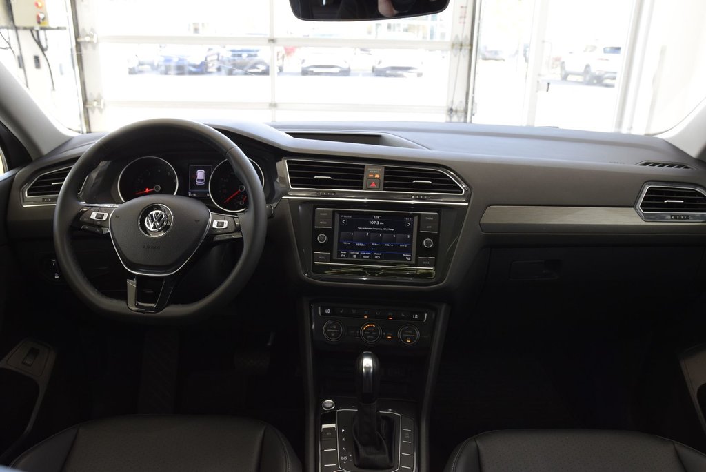 2020  Tiguan COMFORTLINE+TOIT PANO+CUIR in Laval, Quebec - 21 - w1024h768px