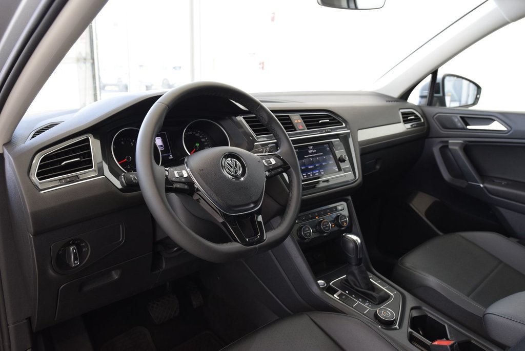 2020  Tiguan COMFORTLINE+TOIT PANO+CUIR in Laval, Quebec - 19 - w1024h768px