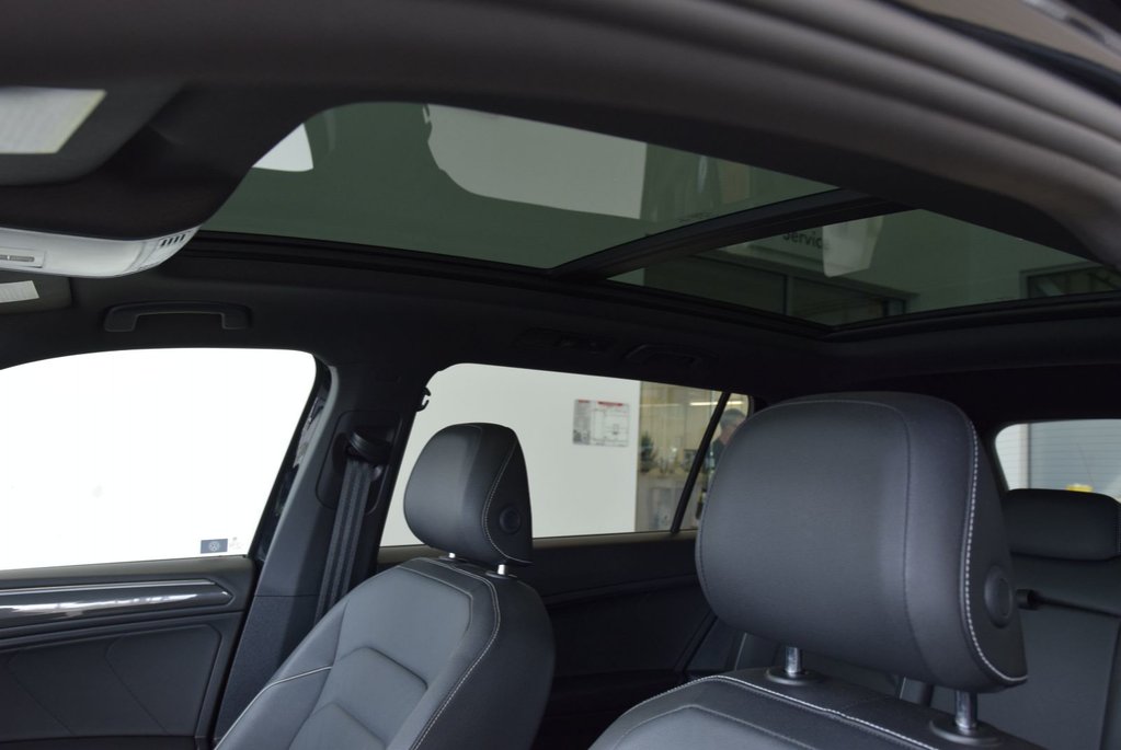 2021 Volkswagen Tiguan HIGHLINE+R LINE+TOIT+CUIR+ in Laval, Quebec - 8 - w1024h768px