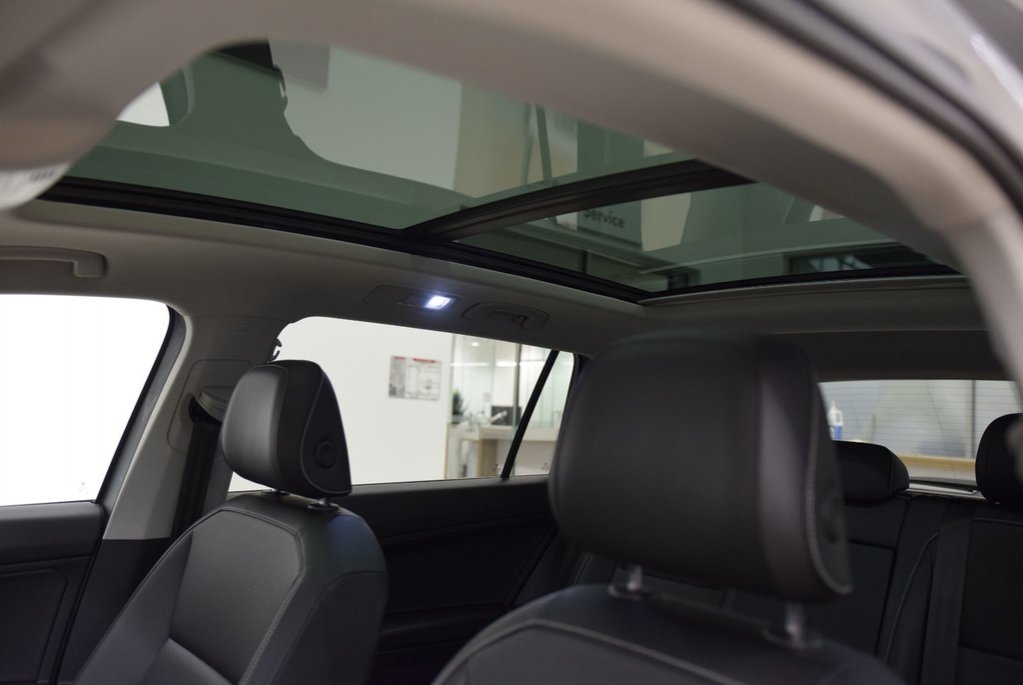 2021 Volkswagen Tiguan COMFORTLINE+TOIT PANO+CUIR in Laval, Quebec - 5 - w1024h768px