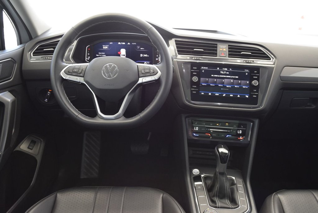 2022 Volkswagen Tiguan COMFORTLINE+TOIT PANO+AWD in Laval, Quebec - 24 - w1024h768px
