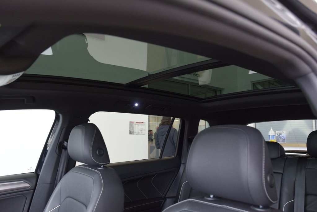 Volkswagen Tiguan HIGHLINE+R LINE+CUIR+TOIT+ 2023 à Laval, Québec - 9 - w1024h768px