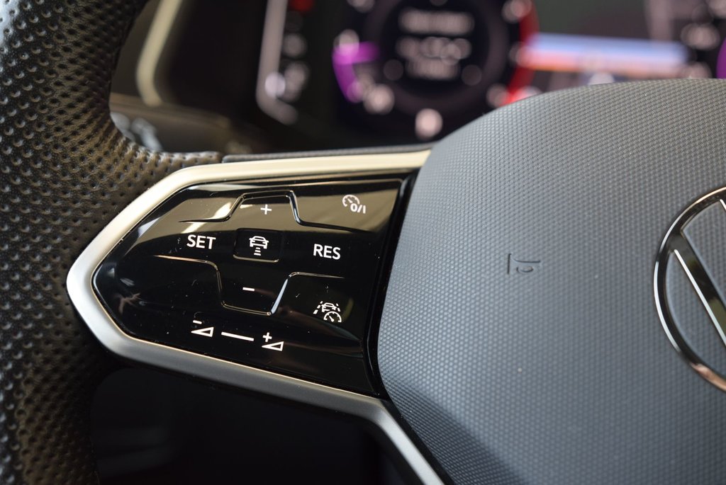 Volkswagen Tiguan HIGHLINE+R LINE+8 PNEUS 8 MAGS 2024 à Laval, Québec - 25 - w1024h768px