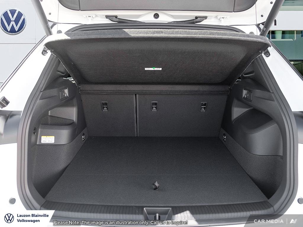 Volkswagen Tiguan Comfortline R-Line Black Edition 2025 à Laval, Québec - 7 - w1024h768px