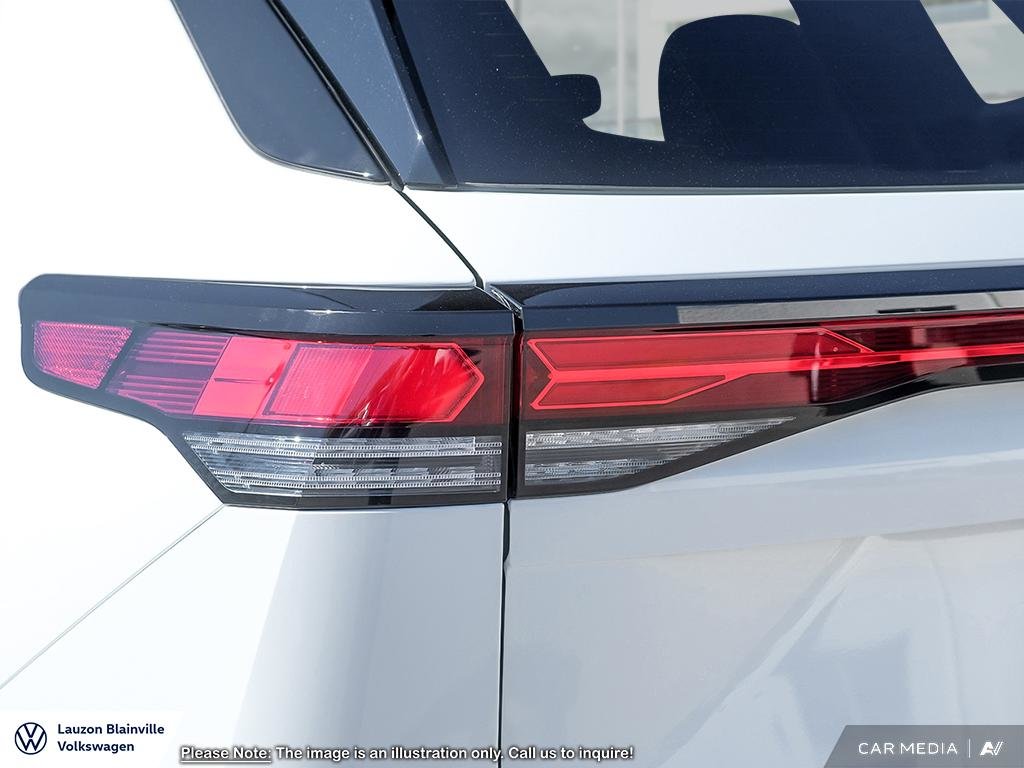 Volkswagen Tiguan Comfortline R-Line Black Edition 2025 à Laval, Québec - 11 - w1024h768px