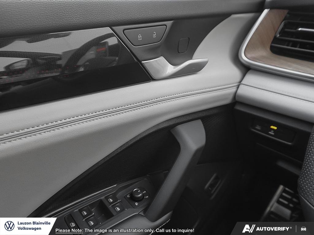 2025 Volkswagen Tiguan Highline R-Line in Laval, Quebec - 15 - w1024h768px