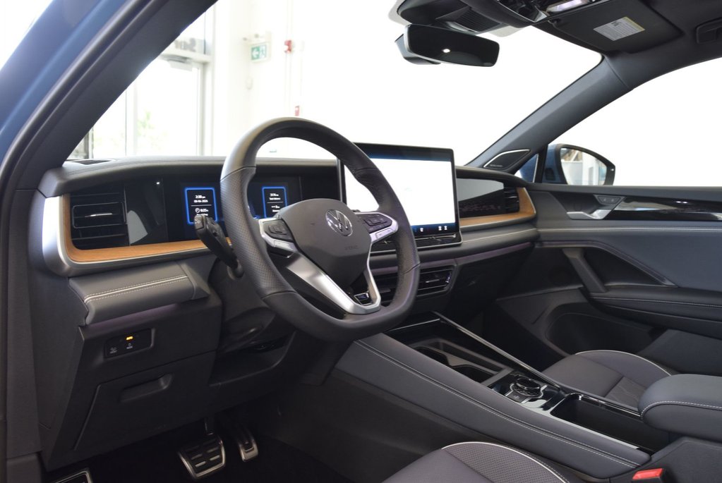 Volkswagen Tiguan HIGHLINE+R LINE+CUIR+TOIT 2025 à Laval, Québec - 9 - w1024h768px