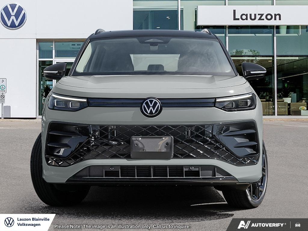 Volkswagen Tiguan Comfortline R-Line Black Edition 2026 à Laval, Québec - 2 - w1024h768px