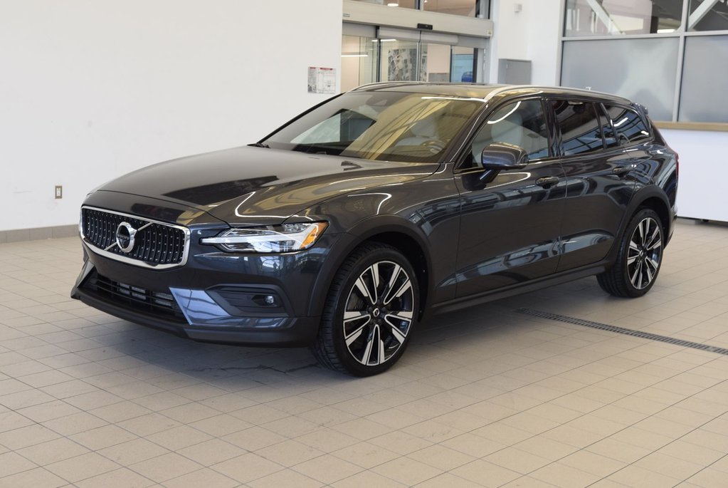 Volvo V60 Cross Country PREMIER PLUS PACK+AWD+TOIT 2020 à Laval, Québec - 1 - w1024h768px