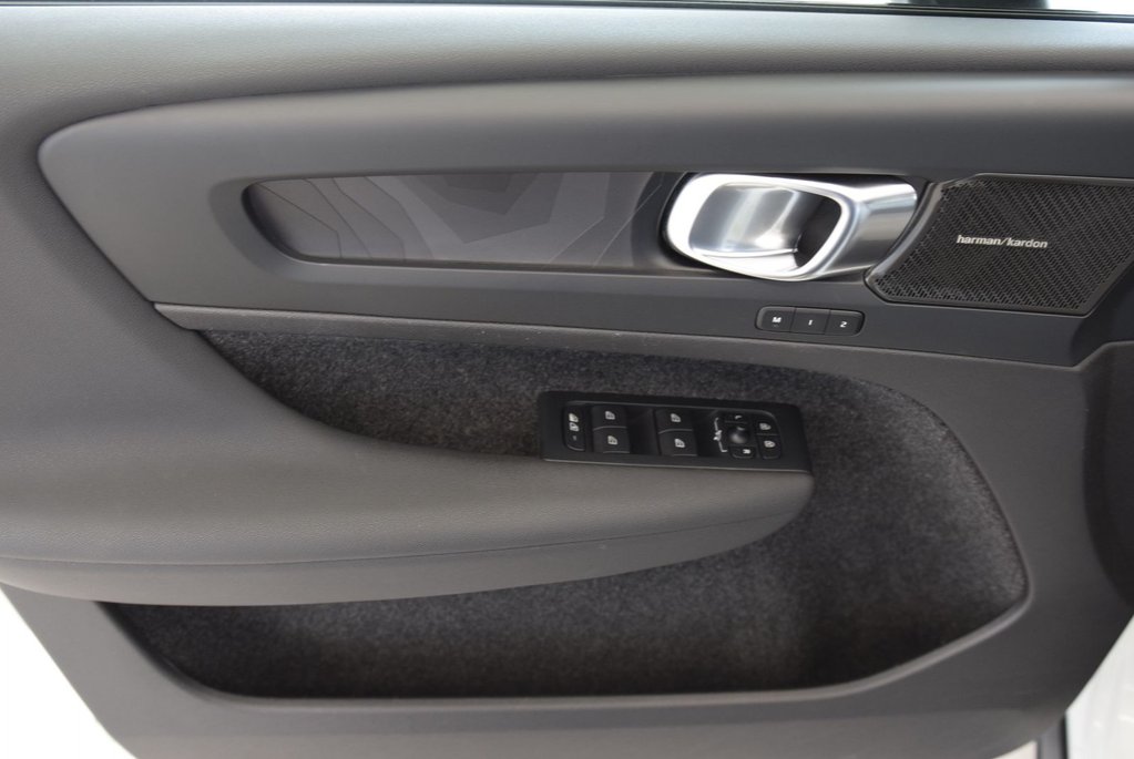 2023 Volvo XC40 Recharge Pure Electric ULTIMATE+LED+TOIT+AWD+HARMAN in Laval, Quebec - 17 - w1024h768px