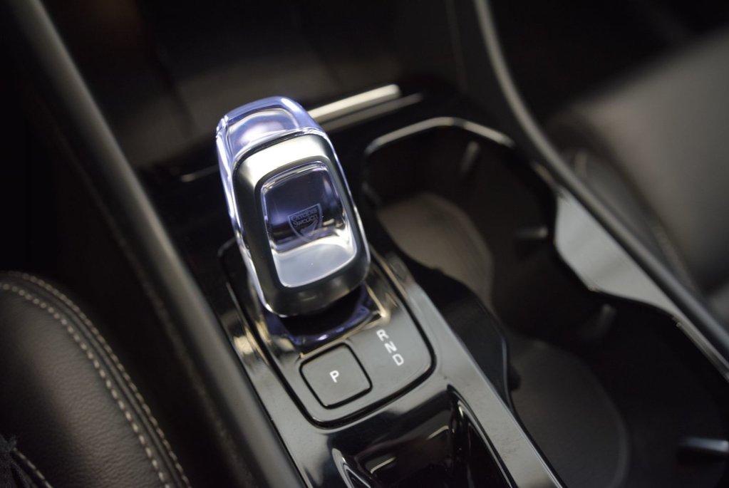 2023 Volvo XC40 Plus Dark Theme+HARMAN+AWD in Laval, Quebec - 22 - w1024h768px