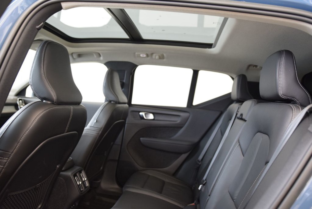 2023 Volvo XC40 Plus Dark Theme+HARMAN+AWD in Laval, Quebec - 16 - w1024h768px