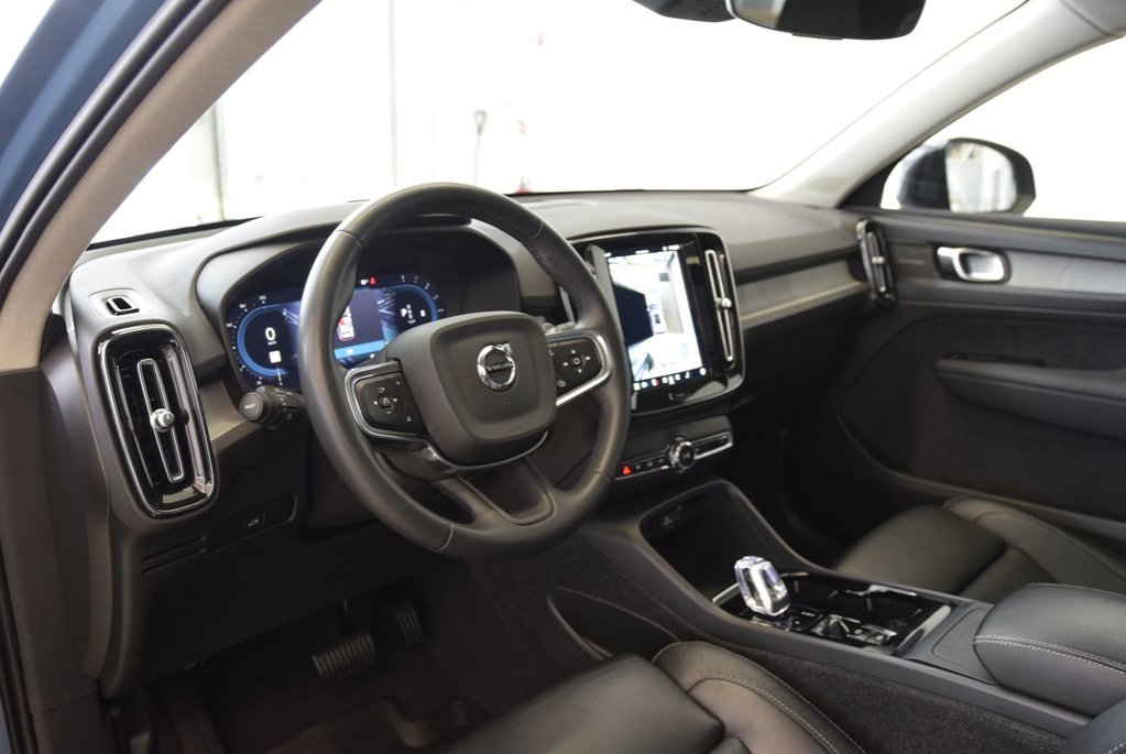 2023 Volvo XC40 Plus Dark Theme+HARMAN+AWD in Laval, Quebec - 6 - w1024h768px