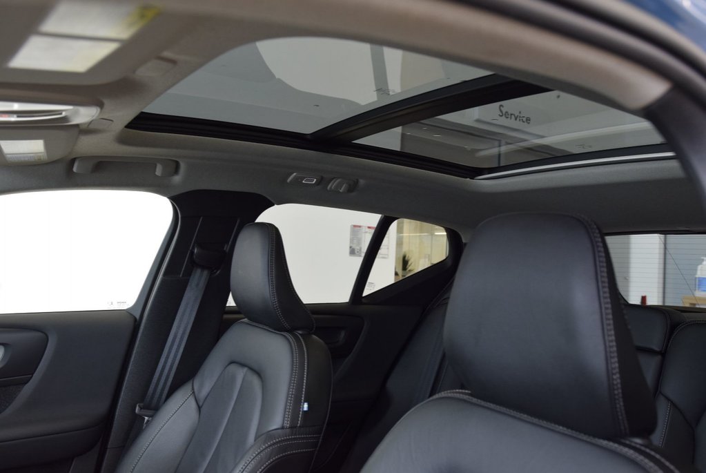 2023 Volvo XC40 Plus Dark Theme+HARMAN+AWD in Laval, Quebec - 18 - w1024h768px