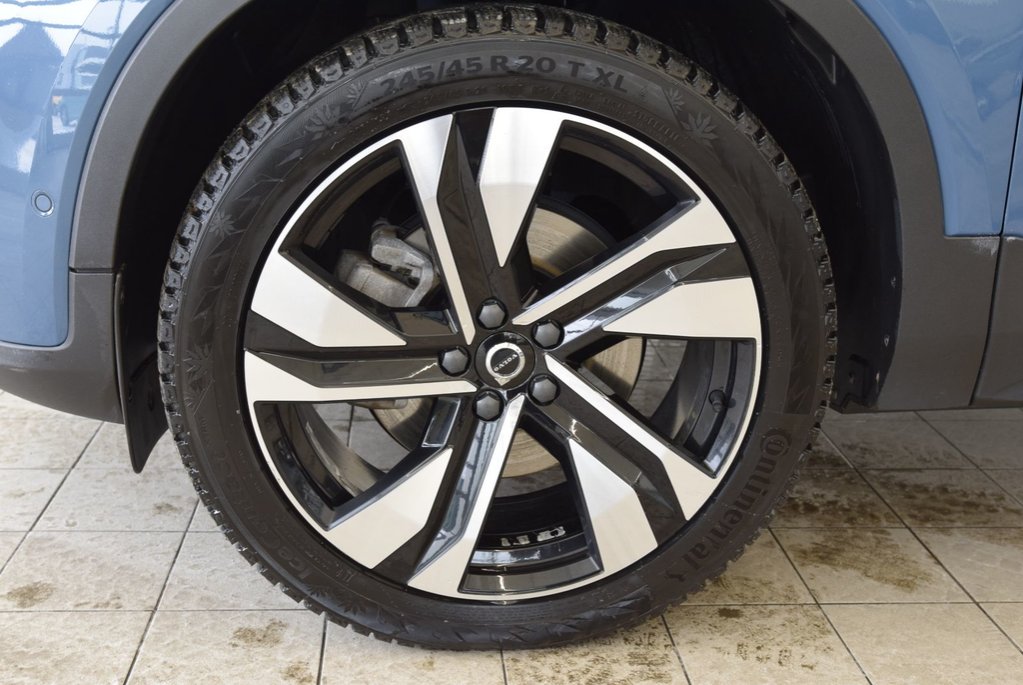 2023 Volvo XC40 Plus Dark Theme+HARMAN+AWD in Laval, Quebec - 10 - w1024h768px