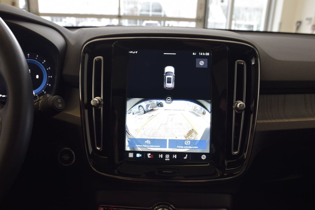 2023 Volvo XC40 Plus Dark Theme+HARMAN+AWD in Laval, Quebec - 25 - w1024h768px