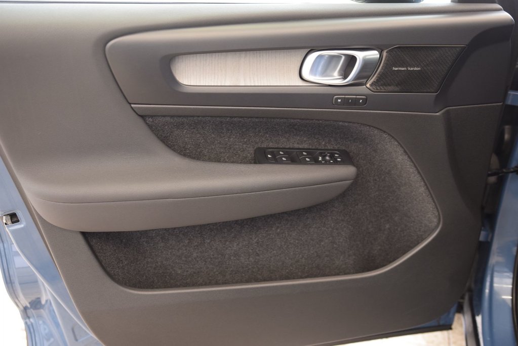 2023 Volvo XC40 Plus Dark Theme+HARMAN+AWD in Laval, Quebec - 29 - w1024h768px