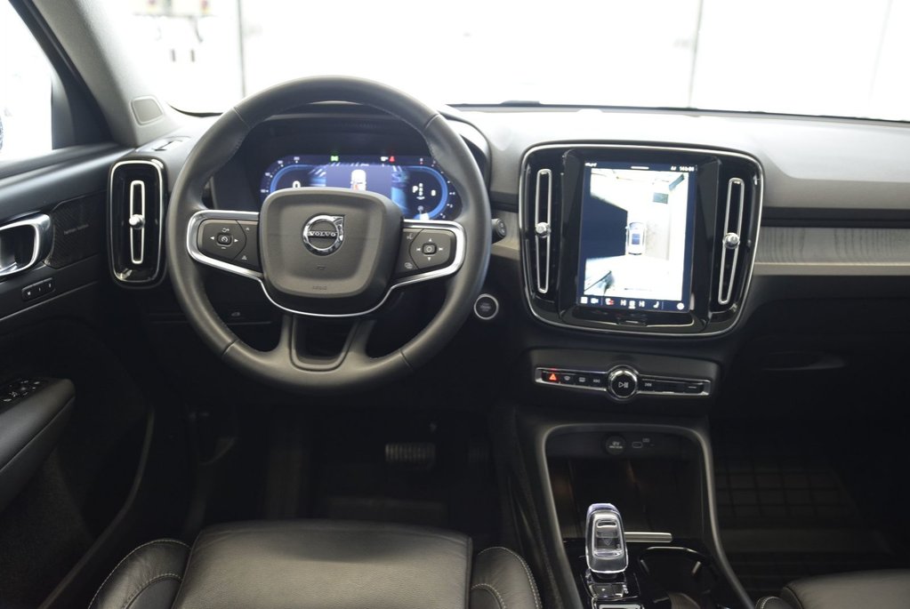 2023 Volvo XC40 Plus Dark Theme+HARMAN+AWD in Laval, Quebec - 7 - w1024h768px