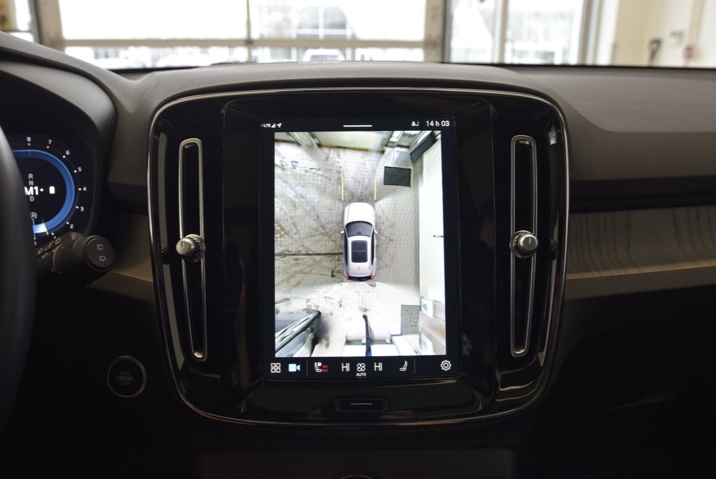 2023 Volvo XC40 Plus Dark Theme+HARMAN+AWD in Laval, Quebec - 26 - w1024h768px