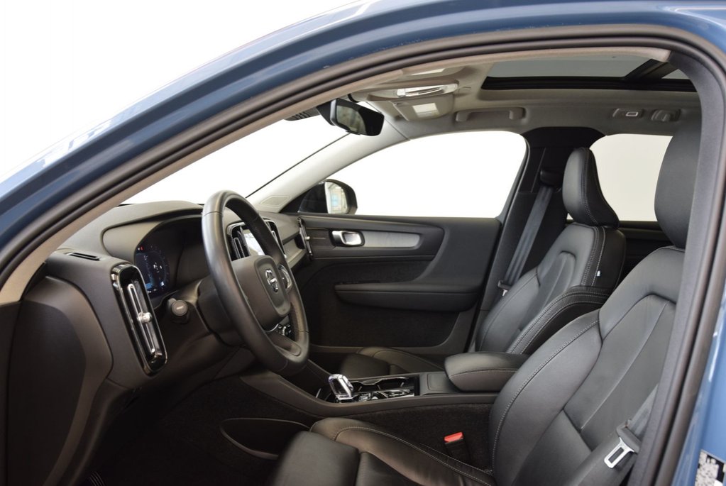 2023 Volvo XC40 Plus Dark Theme+HARMAN+AWD in Laval, Quebec - 15 - w1024h768px