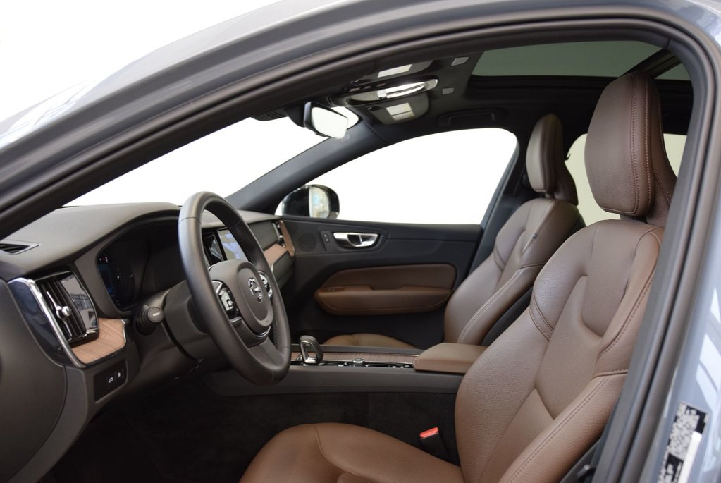 2024 Volvo XC60 Recharge T8+Plus Dark Theme+PHEV+LED+ in Laval, Quebec - 17 - w1024h768px