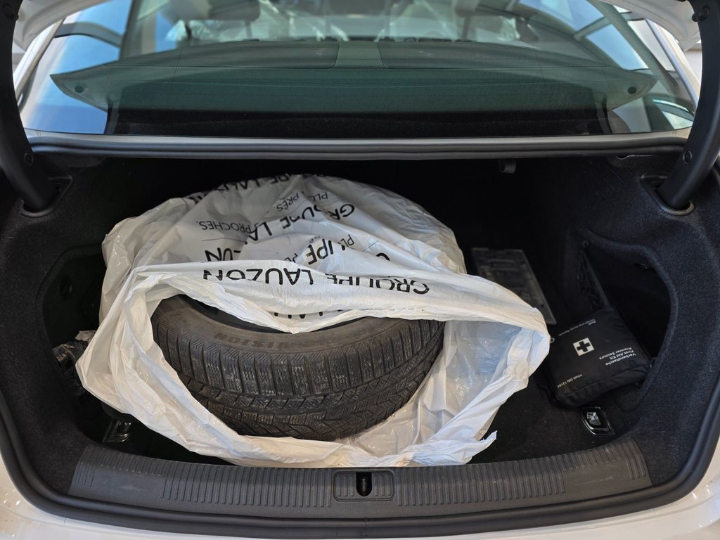 2023 Audi A4 KOMFORT QUATTRO | 8 PNEUS | DÉMARREUR | TOIT | +++ in Laval, Quebec - 9 - w1024h768px