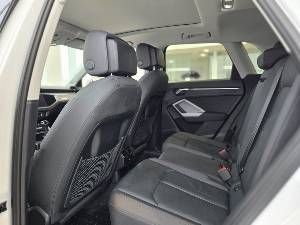 2021 Audi Q3 Progressiv | AWD | TOIT | CUIR | BAS KM | +++ in Laval, Quebec - 10 - w1024h768px