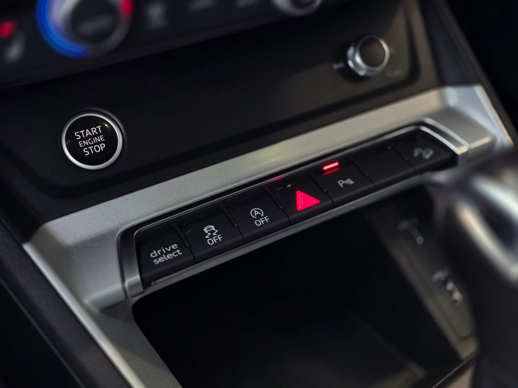 2021 Audi Q3 Progressiv | AWD | TOIT | CUIR | BAS KM | +++ in Laval, Quebec - 17 - w1024h768px