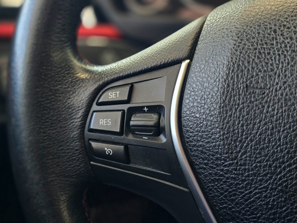 2018 BMW 3 Series 330i xDrive | BAS KM | 8 PNEUS | CAM | TOIT | +++ in Laval, Quebec - 11 - w1024h768px