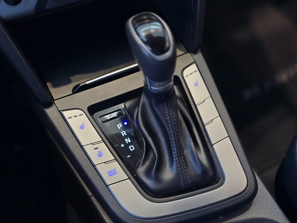 Hyundai Elantra GL AUTOMATIQUE | CARPLAY | CAMÉRA | BAS KM !! 2017 à Laval, Québec - 14 - w1024h768px