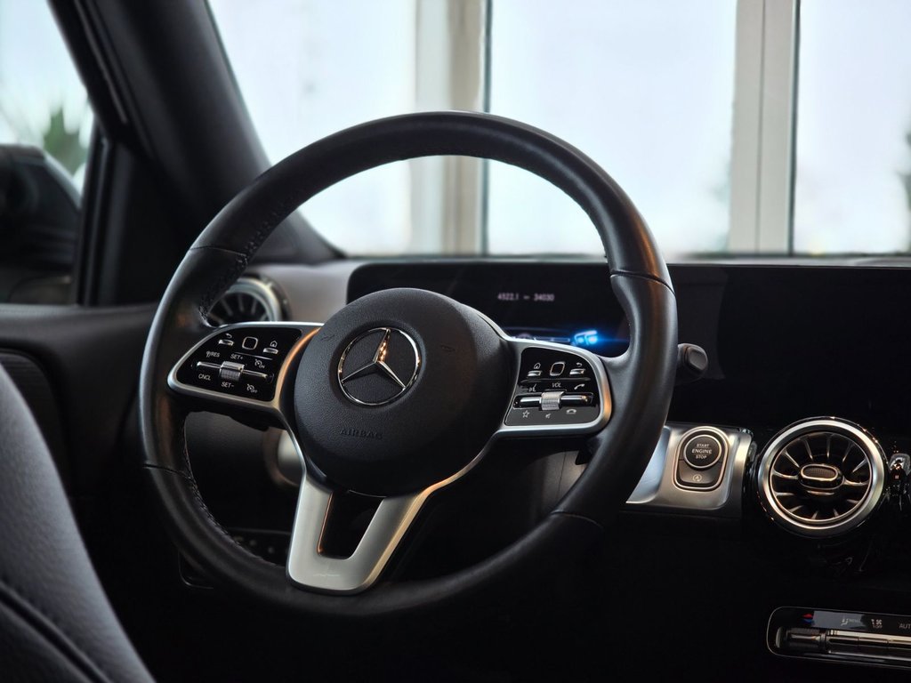 Mercedes-Benz GLB 250 | 4MATIC | TOIT | CUIR | NAV | BAS KM !!! 2022 à Laval, Québec - 12 - w1024h768px