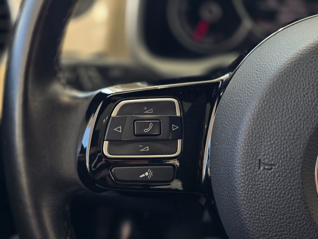 Volkswagen Beetle Wolfsburg Edition | TOIT | CAMÉRA | CARPLAY | +++ 2019 à Laval, Québec - 11 - w1024h768px
