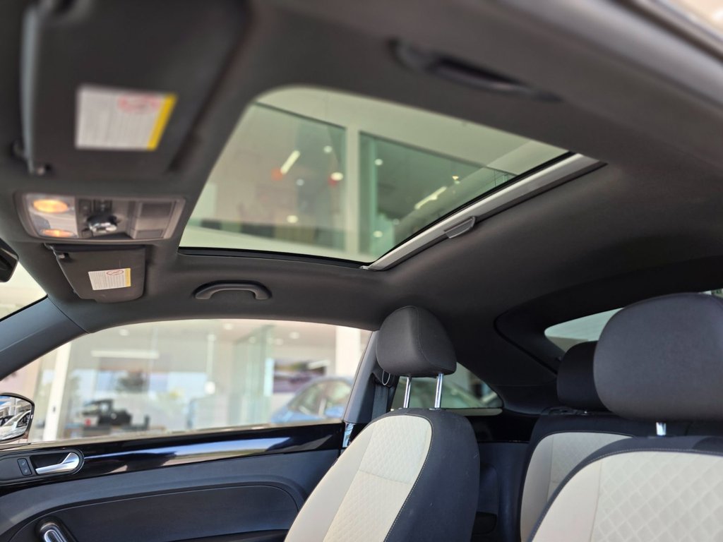 Volkswagen Beetle Wolfsburg Edition | TOIT | CAMÉRA | CARPLAY | +++ 2019 à Laval, Québec - 16 - w1024h768px