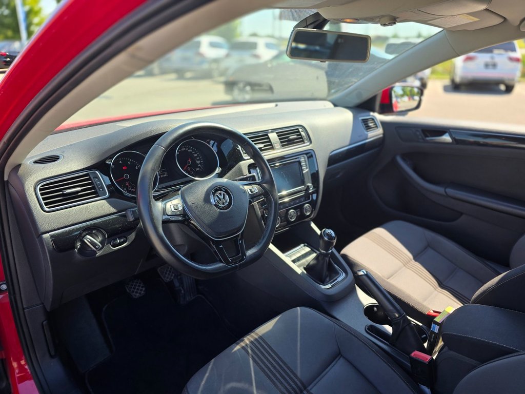 Volkswagen Jetta Wolfsburg Edition | TOIT | CARPLAY | CAMÉRA | +++ 2017 à Laval, Québec - 9 - w1024h768px