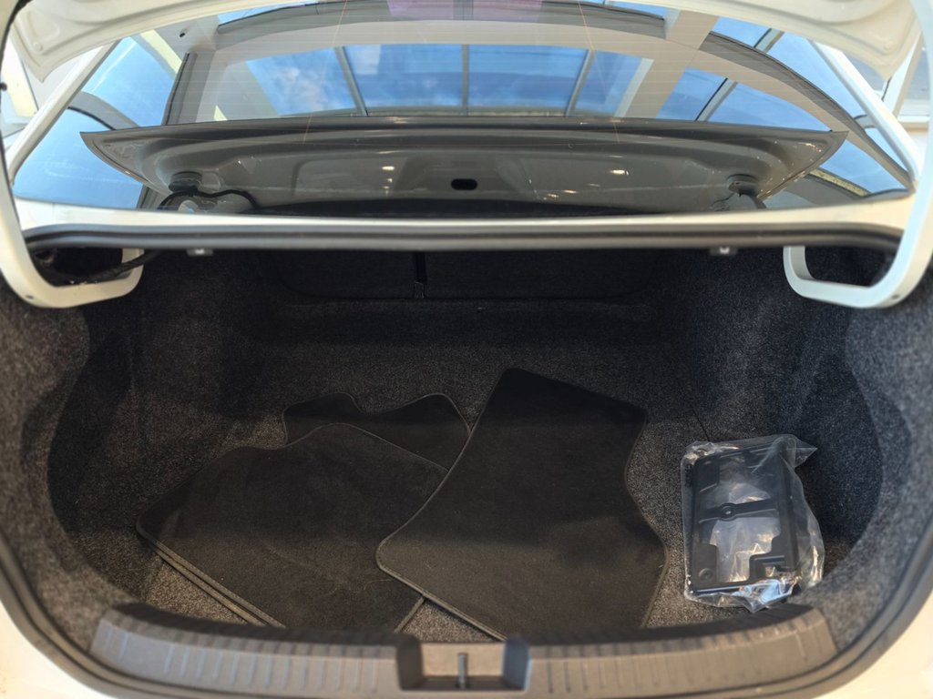 2019 Volkswagen Jetta Execline | BAS KM | TOIT | CUIR | DÉMARREUR | +++ in Laval, Quebec - 9 - w1024h768px