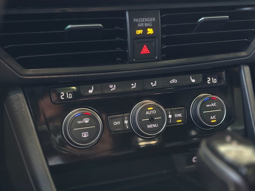 2023 Volkswagen Jetta Comfortline Sport DÉMARREUR | TOIT | CUIR | +++ in Laval, Quebec - 17 - w1024h768px