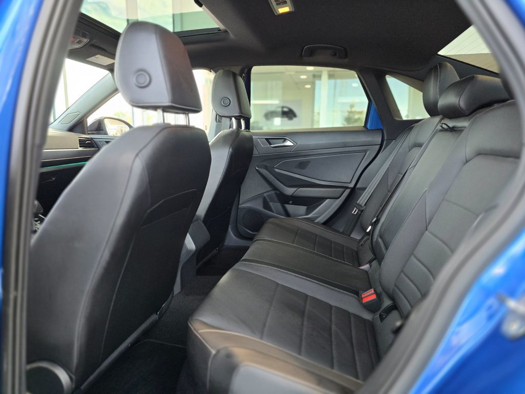 2023 Volkswagen Jetta Comfortline Sport DÉMARREUR | TOIT | CUIR | +++ in Laval, Quebec - 10 - w1024h768px
