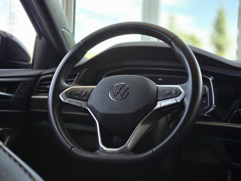 2023 Volkswagen Jetta Comfortline Sport DÉMARREUR | TOIT | CUIR | +++ in Laval, Quebec - 12 - w1024h768px