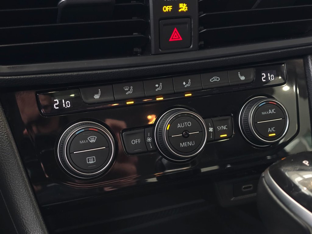 2023 Volkswagen Jetta Highline TOIT | CARPLAY | CAMÉRA | CUIR | BAS KM in Laval, Quebec - 18 - w1024h768px